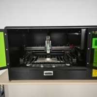 Machine de découpe laser à fibre 800W 40x30cm pour la découpe de prototypes métalliques pour les laboratoires de recherche et développement industriels