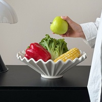 Noordse minimalistische keramische decoratieve schaal met golvende rand, opbergbak voor sieraden, sleutels, snacks, fruit, tafeldecoratie, centerpiece