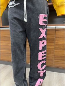 Maßgefertigte French Terry 450 GSM Schwergewichtige Sonnenverblasste Säuregewaschene Distressed Applikation Patch-Stickerei Jogginghose für Herren - Product Image 3