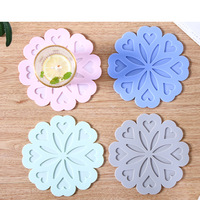 Sous-plat en silicone en forme de fleur avec motif cœur et feuille en creux pour table à manger et cuisine