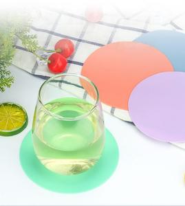 Sous-verre rond en silicone personnalisable avec logo, antidérapant, doux, résistant à la chaleur, écologique, multifonctionnel, aide à ouvrir les bouchons de bouteilles - Product Image 1