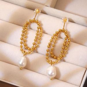 Pendientes de Perlas de Acero Inoxidable con Baño de Oro de 18k, Resistentes al Deslustre, con Grabado Personalizado, Estilo Moderno, Venta al Por Mayor para Mujeres - Product Image 1