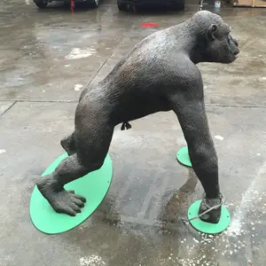 Özelleştirilmiş yapılmış fiberglas hayvan heykel orangutan heykeli modeli