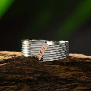 Brazalete de Moda en Acero Inoxidable 316L con Baño de Oro PVD, Diseño Sostenible y Resistente - Product Image 3