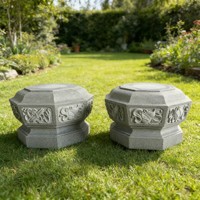 Colonnes sculptées en marbre massif modernes et personnalisées pour une utilisation en extérieur et en intérieur