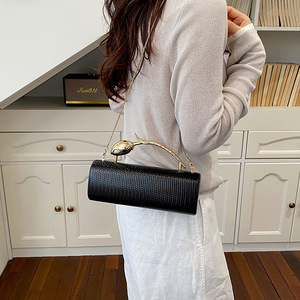 Bolsos de mano <span class=keywords><strong>tipo</strong></span> caja redonda con diseño tejido para mujer, bolsos de diseñador de lujo, bolsos de hombro con cadena y asa de metal con forma de tulipán - Product Image 4