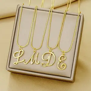 Bijoux à la mode breloques initiale 26 lettre Alphabet pendentifs collier or mélangé laiton plaqué or Opp sac serpent chaîne