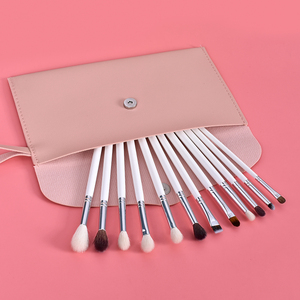 <span class=keywords><strong>Kit</strong></span> de 12 pinceaux pour les yeux et le <span class=keywords><strong>visage</strong></span> en plastique de luxe DailyQueen avec manche en bois, option de logo personnalisé pour les ombres à paupières et le blending - Product Image 5