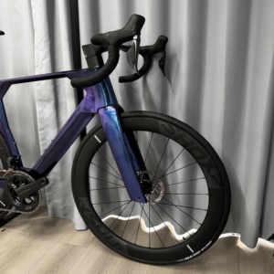 Bicicleta de <span class=keywords><strong>Carretera</strong></span> Aero de Fibra de Carbono, Venta Directa de Fábrica Kozo, 700c, Shimano 10524s, Frenos de Disco Hidráulicos, Ligera, de Alta Calidad - Product Image 5