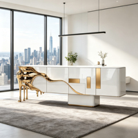 Buffet de luxe blanc avec pieds sculptés en or fondu, en fibre de verre, pour salle à manger de villa