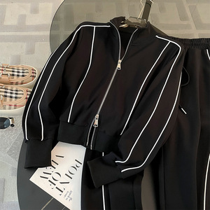 Bộ đồ thể thao nữ cao cấp thu đông 2026, thiết kế thời trang hai mảnh gồm áo sweatshirt và quần ống rộng nâng chiều cao, chất liệu dệt kim thời thượng - Product Image 4