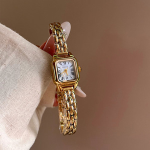 Montre-bracelet vintage dorée populaire 2026 pour femme, style français avec chiffres romains, montre fine, cadeau idéal pour les amoureux - Product Image 1