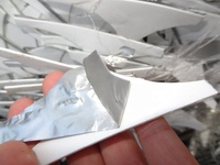 PP - LEMBARAN PLASTIK POLYPROPYLENE PUTIH - SKELETON (OFF CUT) DENGAN LEMBARAN ALUMINIUM FOIL - LAYER BALOK SAMPAH - LIMBAH UNTUK DIDAUR ULANG