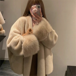 <span class=keywords><strong>Cappotto</strong></span> Vintage da <span class=keywords><strong>Donna</strong></span> in Maglia Larga a Tinta Unita di Media Lunghezza, Realizzato in Ecopelliccia di Volpe o <span class=keywords><strong>Camoscio</strong></span>, per Autunno e Inverno - Product Image 1