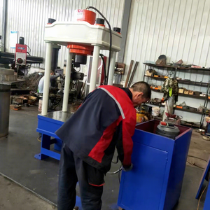 Presse hydraulique à quatre colonnes de 100 tonnes, 150 tonnes, 200 tonnes, 500 tonnes, 380V, course personnalisée. - Product Image 4