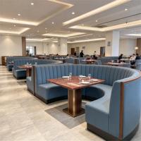 Table et chaises de restaurant modernes, sièges rembourrés commerciaux, ensemble de table carrée, chaise en tissu pour mobilier d'hôtel