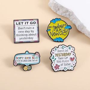 Spilla in Lega di Zinco 'Today Is a Newday', Non Lasciare che i Giorni Passati Prendano Tropppo Spazio, Distintivo per Borsa e Bavero, Regalo di Gioielleria per Amici - Product Image 3