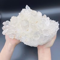 Géode de cristal naturel - Grande grappe de quartz clair brut pour la décoration intérieure, la méditation et l'équilibrage des chakras