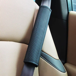 Protetores de Cinto de Segurança Universal Coolter em PU Respirável com 2 Pontos de Apoio para Ombro e Design Automotivo em Relevo Modelo Z172 - Product Image 3