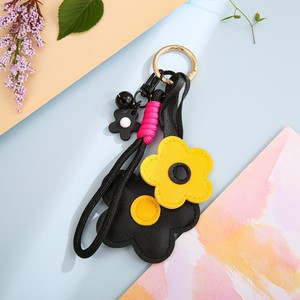Llavero de cuero PU al por mayor con cordón trenzado y colgante de campana, amuleto floral colorido para bolso, estilo dulce y fresco - Product Image 3