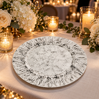 33 cm Klare Platzteller aus Kunststoff PS Luxuriöse Geprägte Blumenmuster-Textur mit Skulpturiertem Rand für Hochzeitsempfang Tischdekoration