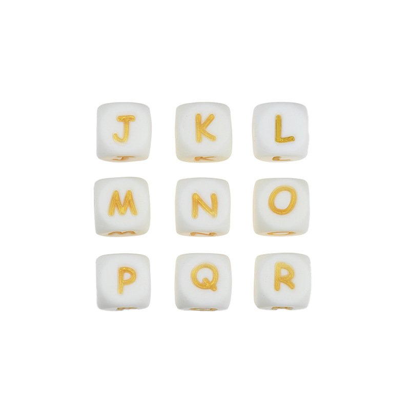 Caractère doré sur fond blanc