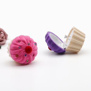 Boîte à bijoux en velours gâteau sophistiqué personnalisé avec emballage de bijoux floqué et belle boîte cadeau - Product Image 4