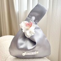 Pochette de poignet portable en satin, pochette cadeau pour mariage, motif fleur d'orchidée papillon avec élégance orientale