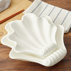 Assiette <span class=keywords><strong>de</strong></span> service en céramique blanche pure moderne en forme <span class=keywords><strong>de</strong></span> coquille, plat à dessert en porcelaine festonné pour hôtel, restaurant, maison - Product Image 1