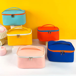 Coréen Nouvelle Grande Capacité Portable Cosmétique Cas avec Mode Nylon Fermeture Éclair Personnalisable PU Sac De Rangement En Gros - Product Image 4