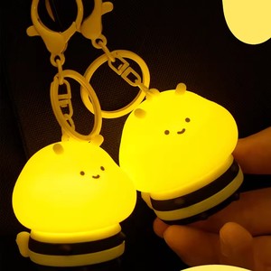 Mini Portachiavi Luminoso a Forma di Ape, Giocattolo Anime, Regalo per Bambini, Decorazione per Borse, Luce Notturna Portatile, Regali di Compleanno - Product Image 2