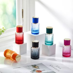 Flacon de parfum de luxe 20 ml en verre, couleur or métallique, impression sérigraphique, pulvérisateur à pompe, bouchon à vis, flacon de parfum vide artisanal - Product Image 2