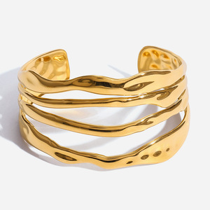 กำไลข้อมือสแตนเลสสตีลชุบทอง 18K สี่ชั้น ดีไซน์โปร่งลายเรียบง่าย เครื่องประดับแฟชั่นสำหรับทุกเพศ - Product Image 1
