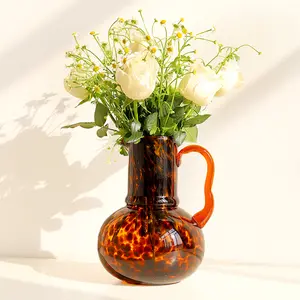 उच्च गुणवत्ता वाले रेट्रो क्रिसमस सजावट एम्बर रंगीन हस्तनिर्मित ग्लास vases विभिन्न आकार इकट्ठा