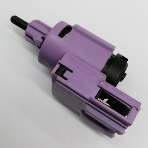 Interruptor de luz de freno Volkswagen 1J0945511D para reparación y reemplazo de automóviles - Product Image 1