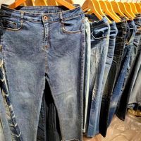 Jeans courts et longs d'occasion pour hommes, femmes et enfants – Balles de vêtements usagés pour l'Afrique