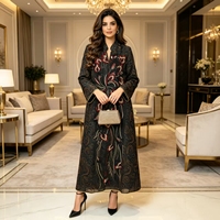 Polyester Antistatische Plissierte Bodenlange Elegante Abaya Damen Blumendruck Abendgarderobe Traditionelle Muslimische Kleidung