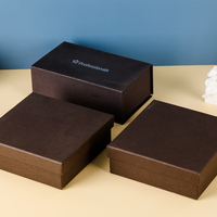 Boîte cadeau en carton magnétique noir avec Logo imprimé personnalisé, papier dur magnétique pour emballage de chaussures et vêtements