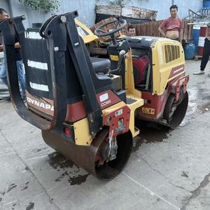 Compacteur à tambour vibrant simple DYNAPAC CC900, moteur diesel 44,7 kW, autoporté, pour travaux de construction - Product Image 3