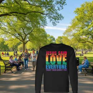 Maglietta a maniche lunghe con messaggio cristiano: Gesù ha detto 'Ama tutti', design arcobaleno - Product Image 3