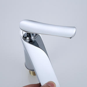 Grifo de Lavabo Chenlu de un Solo Orificio, con Válvula de Cerámica y Cobre, Montaje en Cubierta - Product Image 3