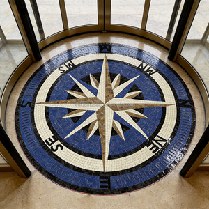Médaillon mosaïque personnalisé en verre avec rose de vent pour <span class=keywords><strong>porte</strong></span> tournante d'hôtel, solutions de revêtement de sol et d'ingénierie pour hôtels de luxe - Product Image 1