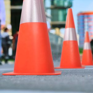 Conos de Seguridad Reflectantes CITICITY de 18 Pulgadas, Conos Multiusos para Tráfico y Estacionamiento, Conos Marcadores Deportivos para Entrenamiento de Fútbol y Baloncesto - Product Image 6