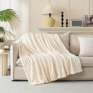 Nieuwe Aankomst Hoge Kwaliteit Gemakkelijk Zorg 100% Polyester Flanel 4Cm Brede Streep Jacquard Fleece Deken Gooien Met 340Gsm Manta