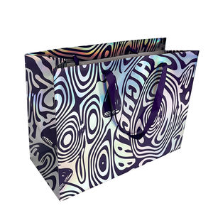 أكياس هدايا ورقية للتسوق مخصصة لطباعة الملابس بالليزر رائعة أكياس ورقية فاخرة لتعبئة الملابس - Product Image 3