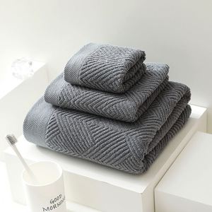 Ensemble de serviettes de bain blanches unies de luxe pour hôtel, 100% coton, 3 pièces - Product Image 3
