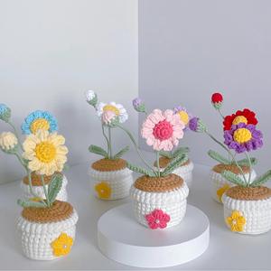 Planta en Maceta de Ganchillo Amigurumi, Mini Cactus en Maceta Colorida, Linda Decoración de Escritorio para el Hogar, Oficina o Estante - Product Image 2