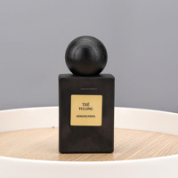 Flacon de parfum en verre transparent personnalisé de 50 ml avec bouchon carré noir mat et pulvérisateur à pompe doré, diffuseur à bâtonnets pour sérigraphie