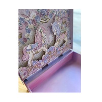 Boîte d'emballage cadeau de luxe, design 3D mignon en carton, gaufrage, revêtement UV, laminage mat, recyclable, taille personnalisée