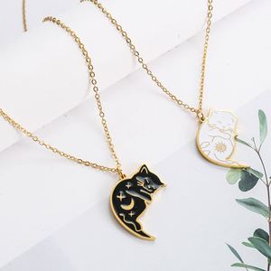สร้อยคอคู่สแตนเลสสตีล ลายแมวสีดำขาว พระอาทิตย์ พระจันทร์ - Product Image 2